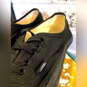 Vans Authentic Classic Black Mono Lace Up Trainers. Men’s 8/ Women’s 9.5